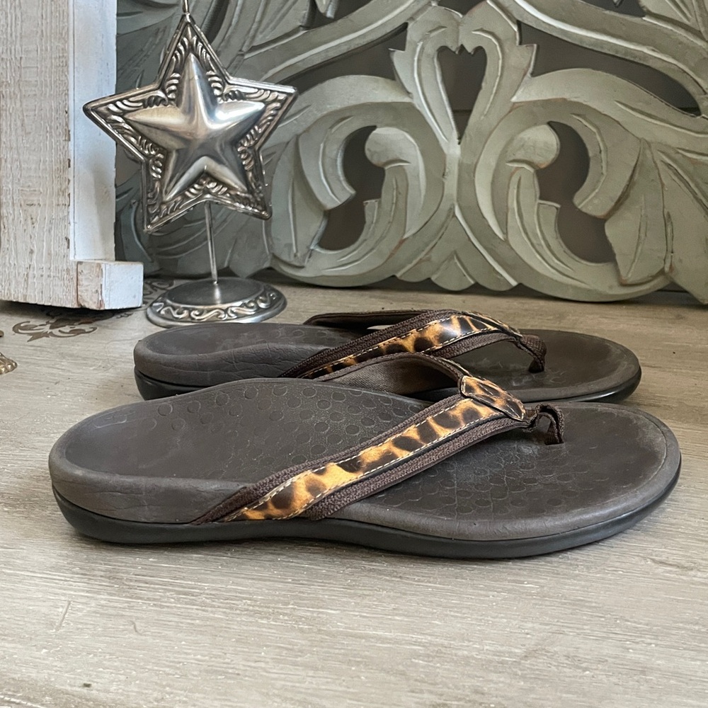 Vionic Leopard Print Flip-Flops Size 6 - image 2
